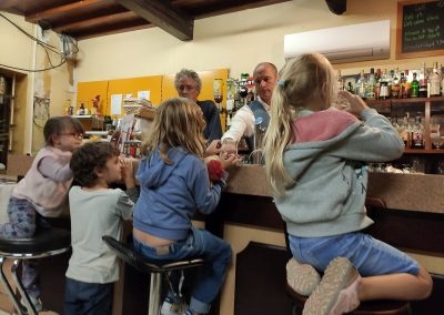 Allant Vers, Café et bar